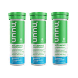 Nuun vitamines pastilles Myrtille-Grenade se dissolvent rapidement dans l'eau pour l'hydratation.