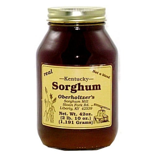Versement de sorgho Kentucky Oberholtzer's — parfait pour sucrer crêpes et sauces.