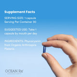 Routine matinale avec Ocean Rx Spiruline bleue et une tasse.