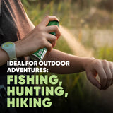 Application facile sur peau et vêtements avec l’aérosol OFF! Deep Woods.