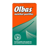 Emballage pratique d’Olbas Menthol Pastilles, à emporter facilement.