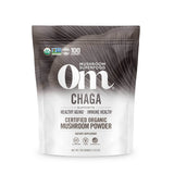 OM MUSHROOM SUPERFOOD Chaga, poudre biologique prête à être ajoutée dans des smoothies.