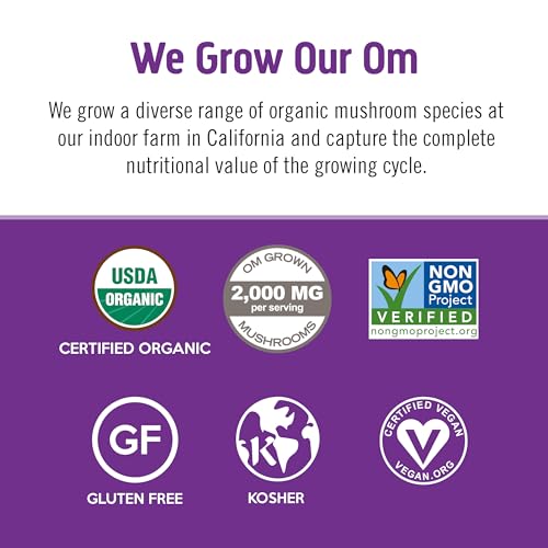 Préparation dans une tasse d’eau chaude avec OM MUSHROOM SUPERFOOD chocolat chaud