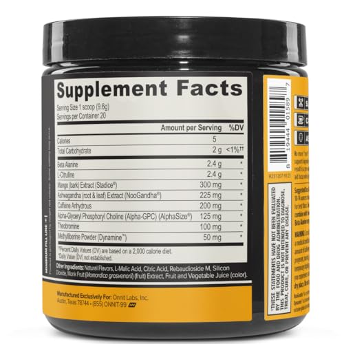 ONNIT Alpha Brain Pré-Entraînement poudre saveur Tigre-Sang versée dans un verre, boost potentiel d'énergie.