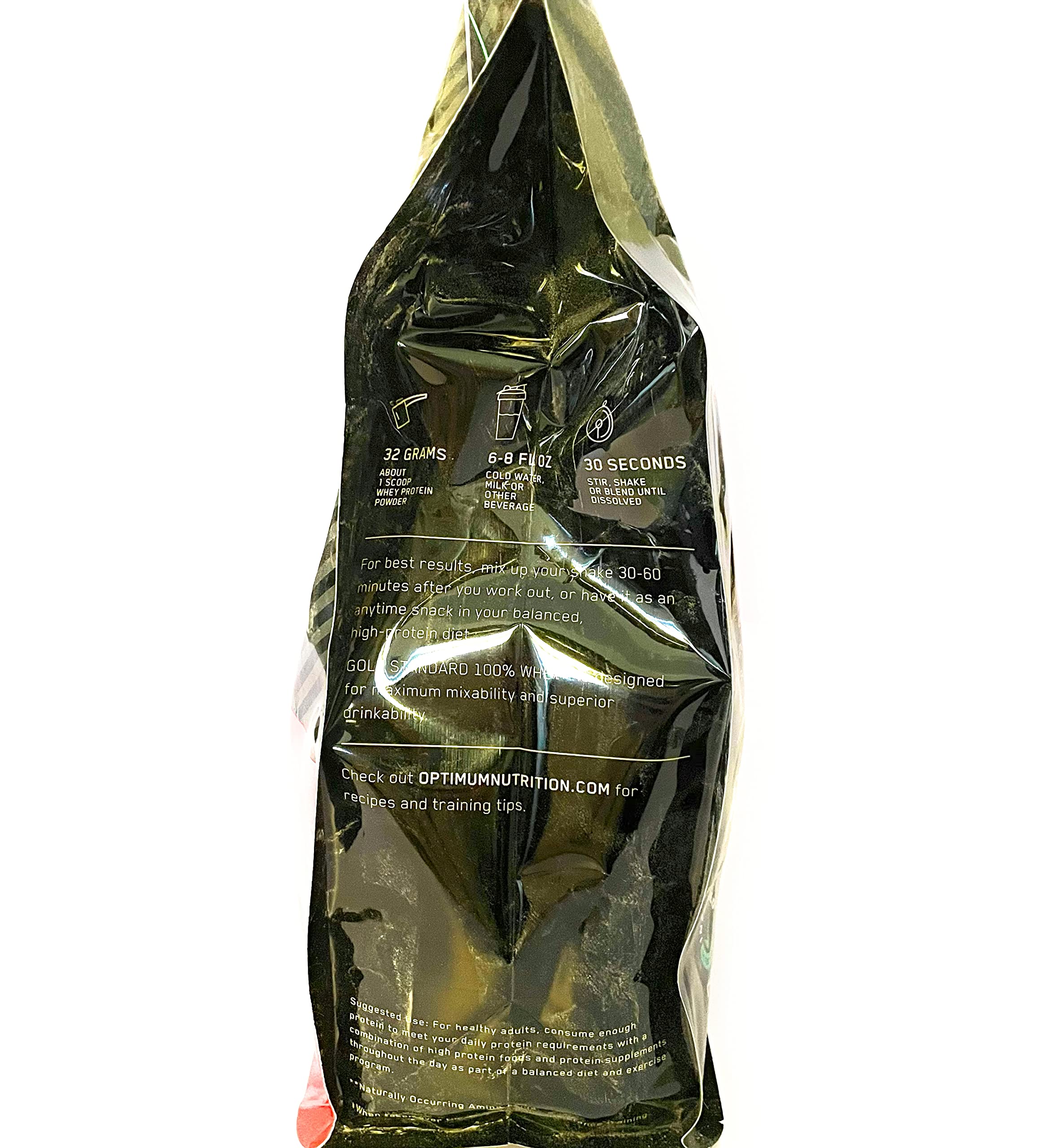 Optimum Nutrition 100% Whey Gold Standard – mélange crémeux dans le verre, goût chocolat lait.