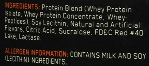 Préparation rapide avec Optimum Nutrition Gold Standard Whey Delicious Strawberry, encas protéiné pratique.