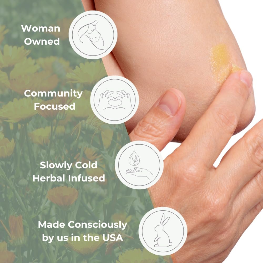Mains sèches et irritées hydratées avec Touchy Skin Salve d'Ora's Amazing Herbal.