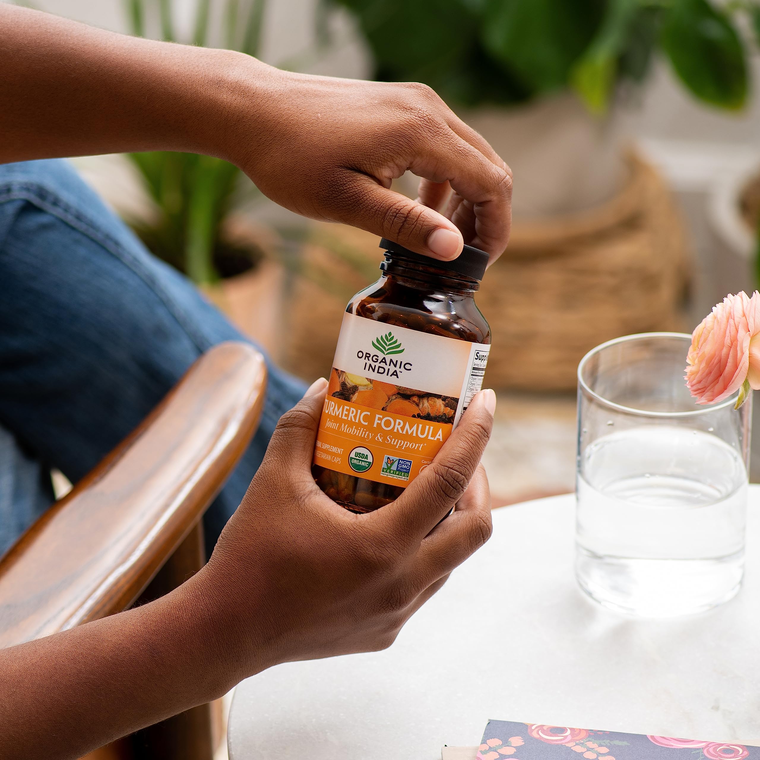 Utilisation quotidienne des gélules ORGANIC INDIA curcuma pour mobilité.