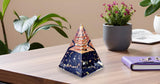 Orgonite Crystal pyramide lumière dambiance douce pour relaxation.