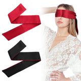 Masque aveuglement satin d'Oruola, bordeaux et noir, bloque la lumière pour un sommeil profond.