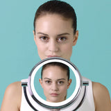 Otostick placement derrière l'oreille pour une tenue simple et naturelle.