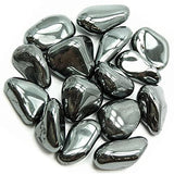 Pachamama Essentials Hématite, pierre roulée dans la main, pratique pour centrer l’esprit.