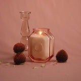 Couvercle-verre embossé Paddywax Botanica, joint fiable pour préserver l'arôme entre les usages.