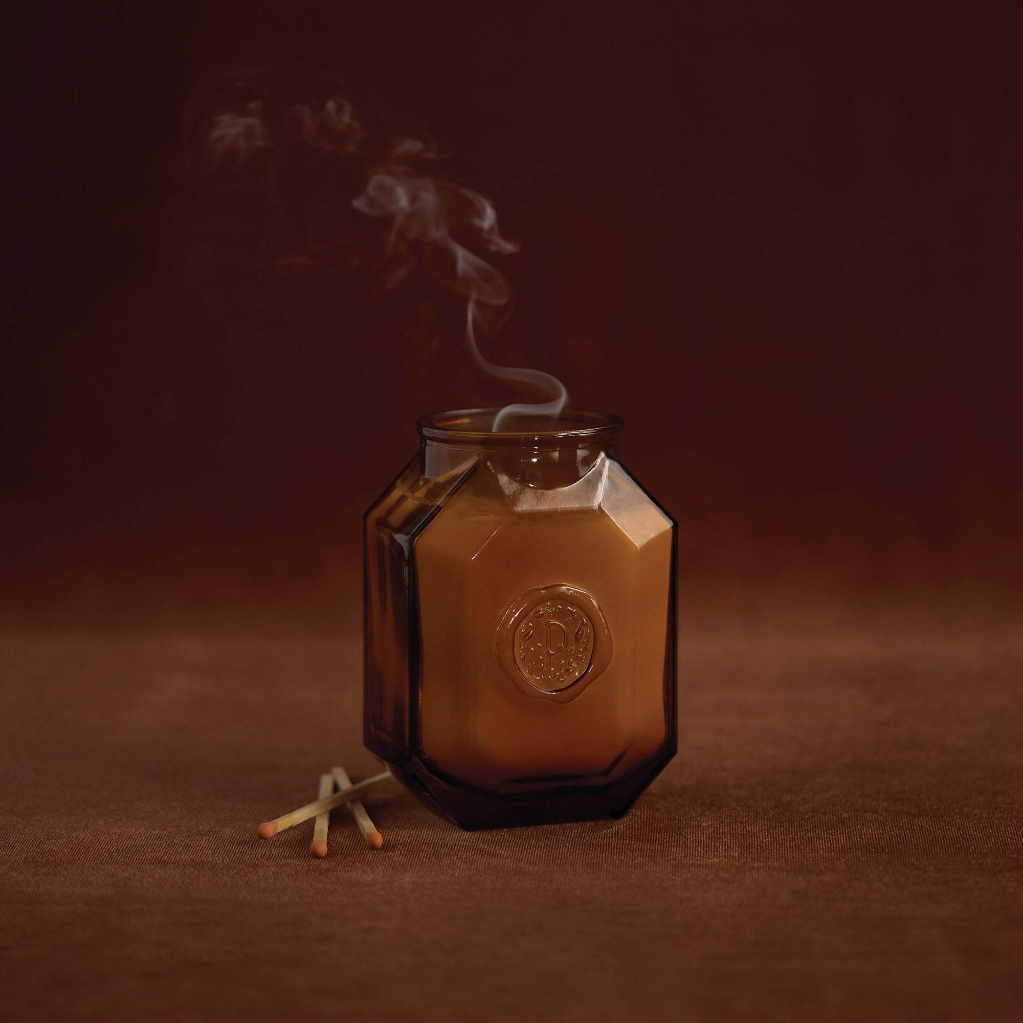 Couvercle en verre avec joint d'étanchéité sur une bougie Paddywax Botanica