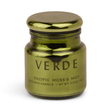 Bougie Paddywax Chroma en verre metallique avec couvercle, ambiance lumineuse et décor élégant.
