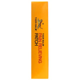 Pansement Tiger Balm sur le poignet pour douleur quotidienne.