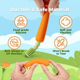 Bébé en main avec Papablic brosse-dent Carotte, facile à attraper.