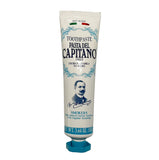 Pasta del Capitano 1905 dentifrice menthe sur lavabo pour routine quotidienne.