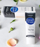 Brosse dentaire et Pearl Drops Charbon Actif Blanc Instant en usage quotidien.