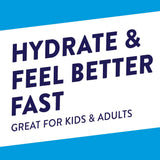 Préparation rapide de Pedialyte poudre électrolyte dans un verre.