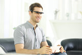 Lunettes pliables PEGASI II faciles à transporter lors des déplacements.