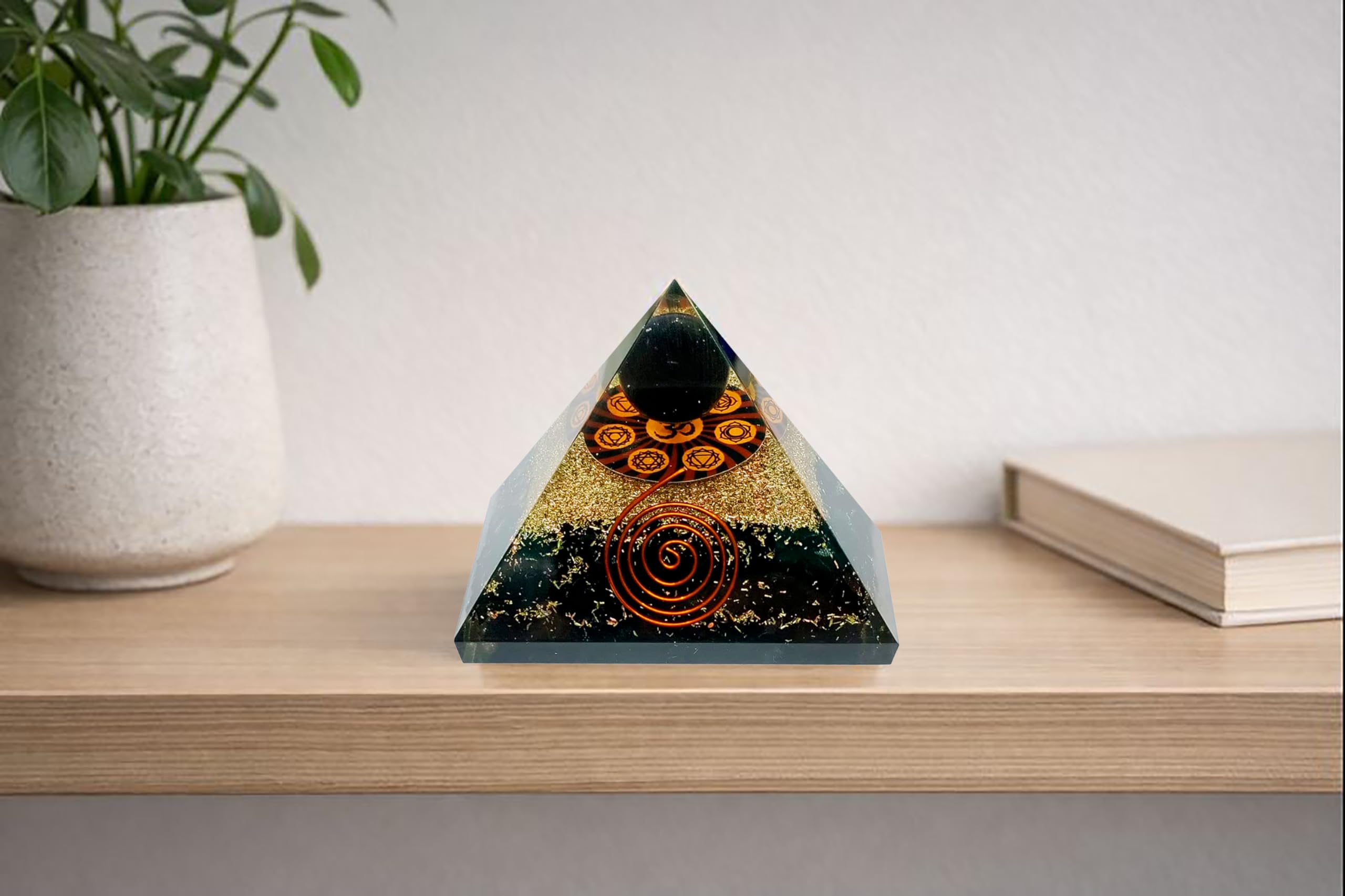 Pele Productions tourmaline-sphere orgonite pour méditation et concentration améliorée.