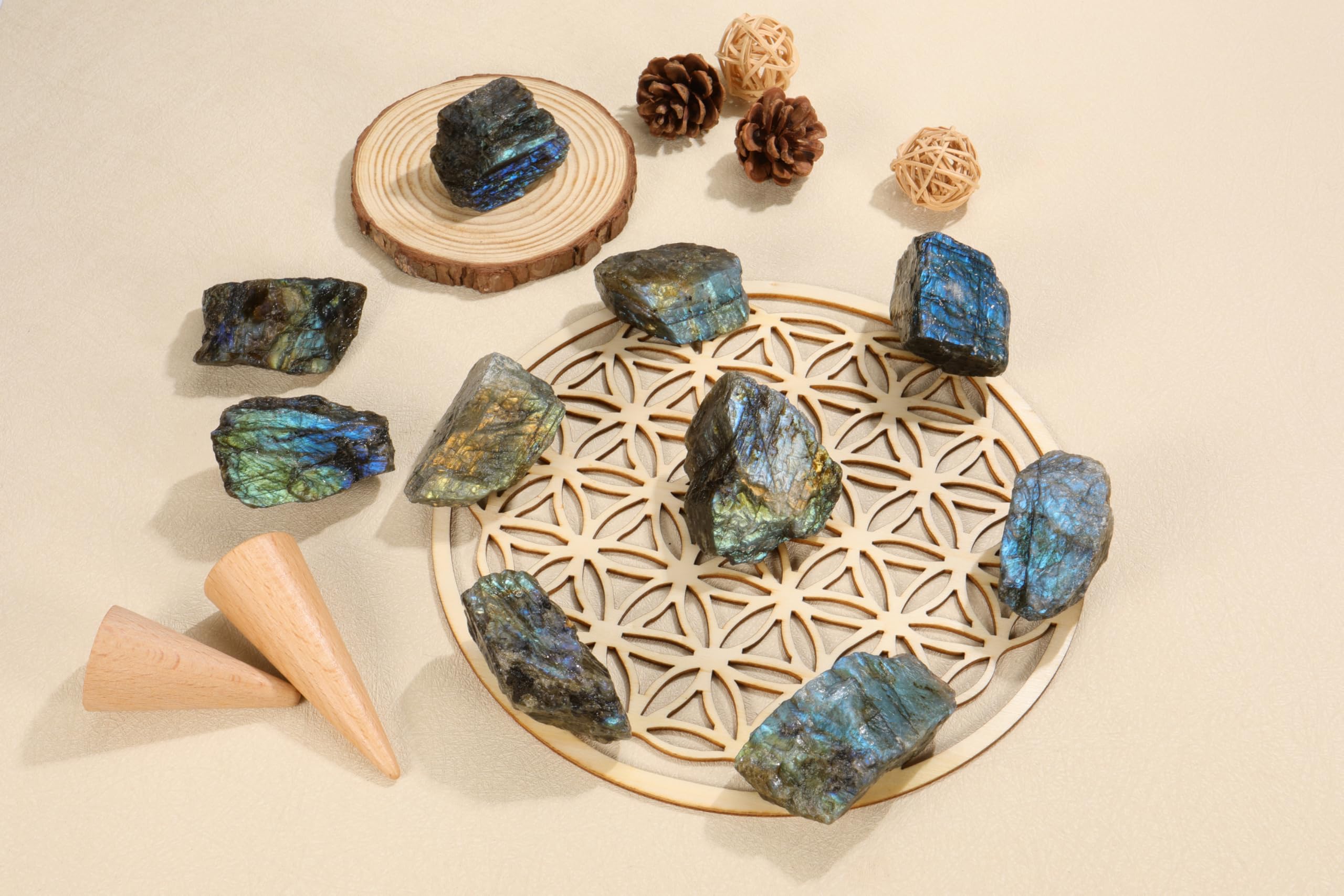 PESOENTH Labradorite equilibre les chakras et stimule l'inspiration.
