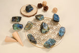 PESOENTH Labradorite equilibre les chakras et stimule l'inspiration.