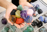 PESOENTH Labradorite offre des reflets violets lumineux.