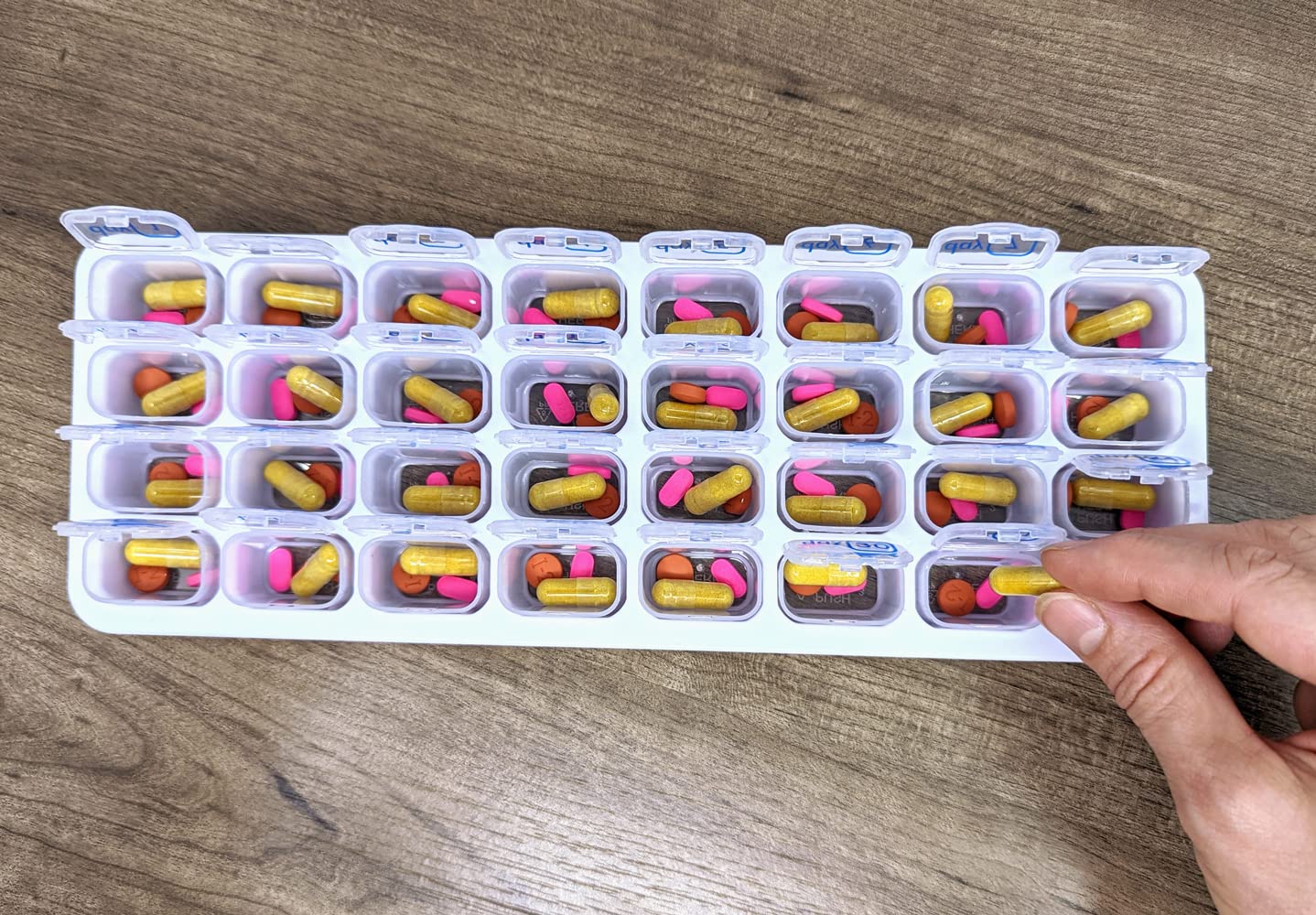 PILL THING compartiments compacts, rangement pratique.