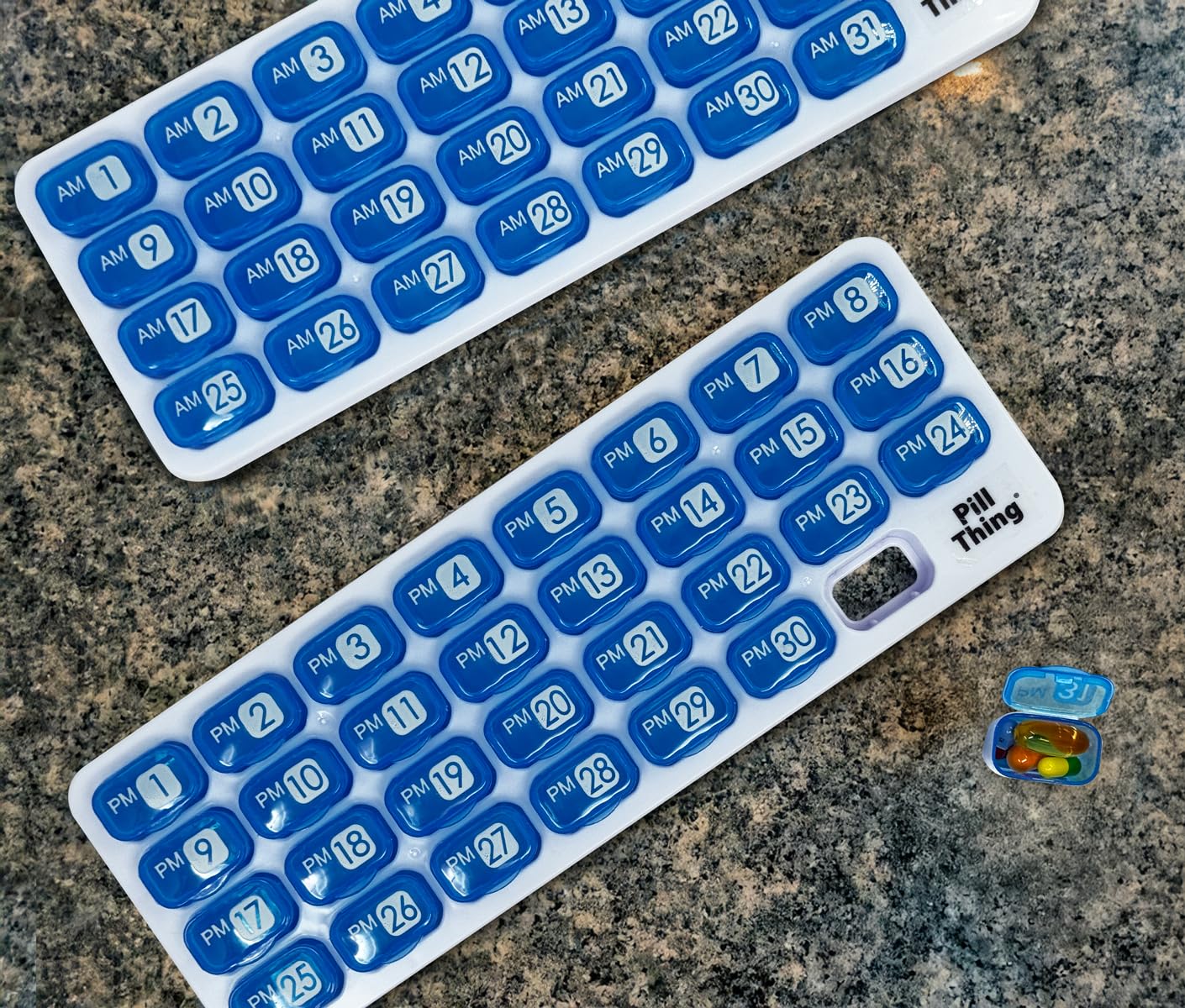 PILL THING: compartiments adaptés à divers formats de pilules.