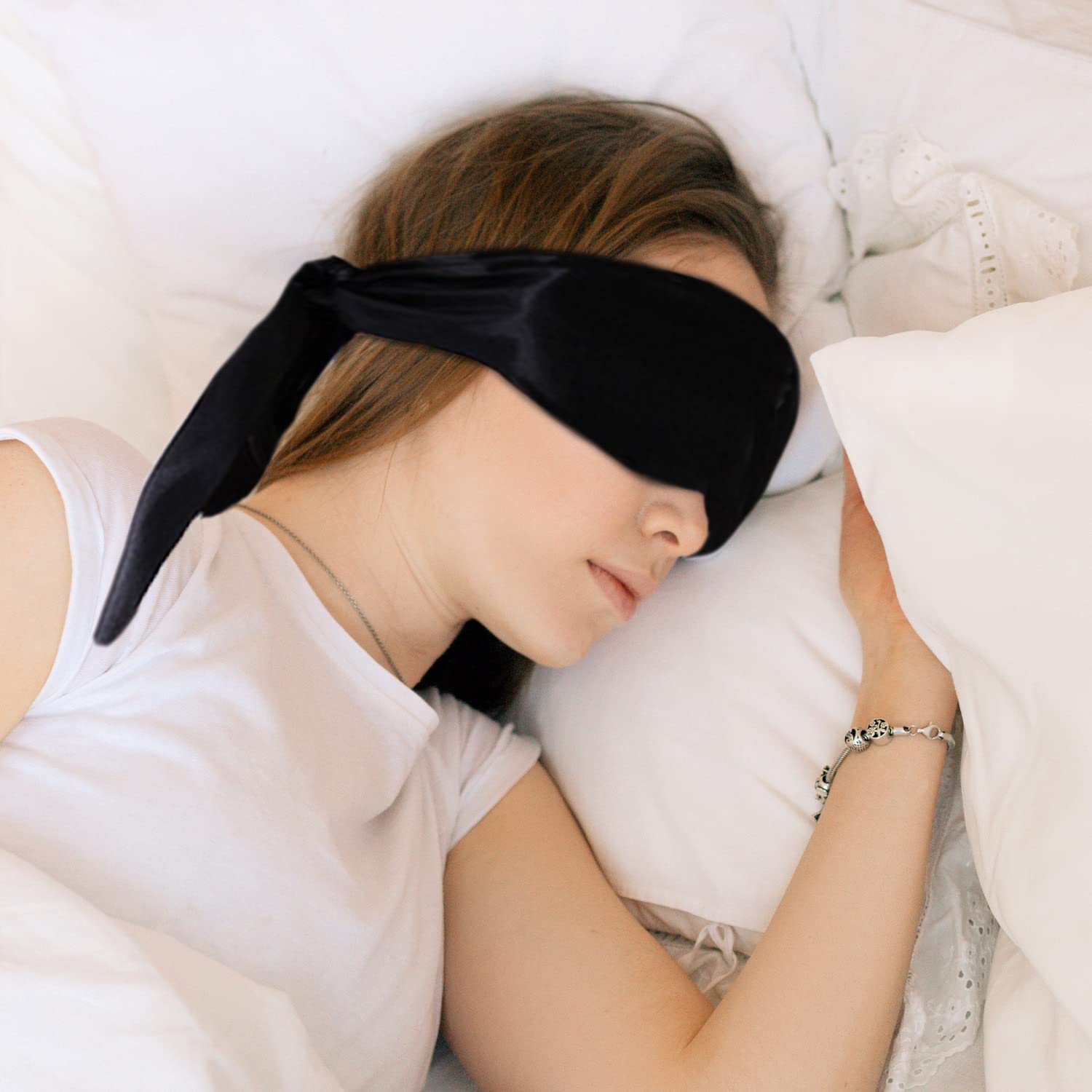 Bandeau occultant Pimoys en satin, douceur idéale pour méditation et détente.