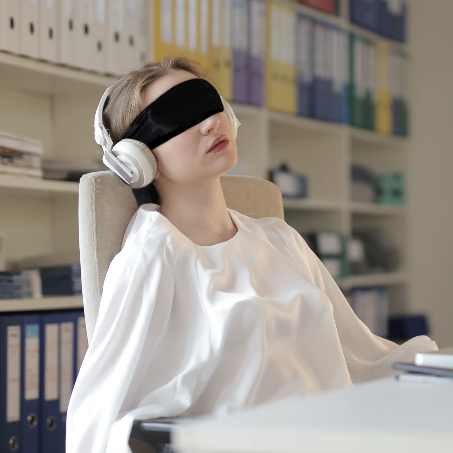 Masque Pimoys en satin, parfait pour voyage et travail, léger et confortable.