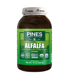 Pines Poudre d’alfalfa en bouteille, idéale pour smoothies riches en nutriments.