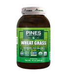 Pines Poudre d'Herbe de Blé dans un bocal, parfait pour l'apport nutritionnel quotidien.