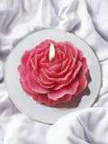 Bougie Pivoine en forme de fleur, parfum riche, pour créer une atmosphère apaisante et chaleureuse.