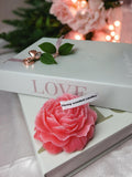 Bougie Pivoine aux parfums variés, cadre élégant et cadeau idéal.