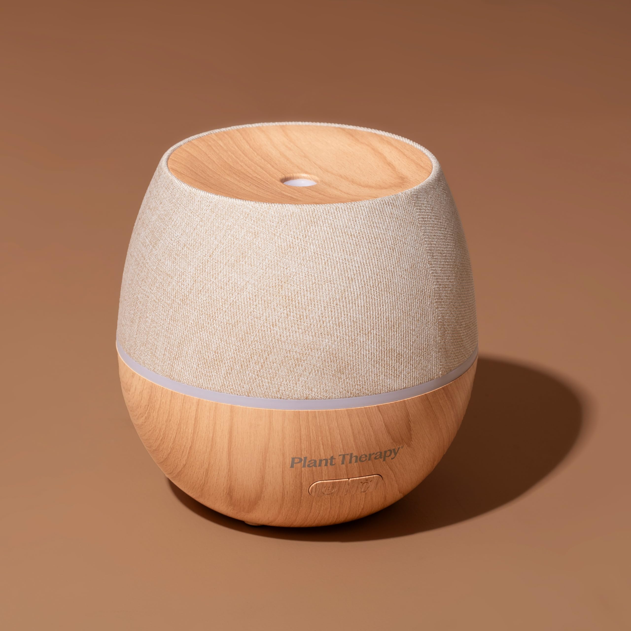 Design doux et naturel du diffuseur Drift Linen, idéal dans chambre ou espace de travail.