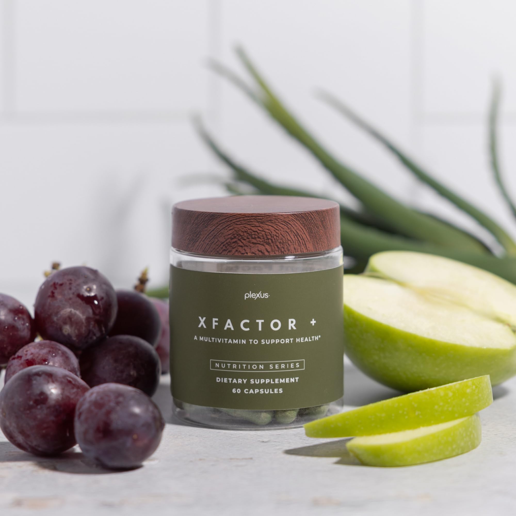 Plexus Xfactor+ : étiquette nutritionnelle claire affichant les nutriments quotidiens.