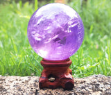 Sphère améthyste Polar Jade avec inclusions naturelles et aspect authentique.