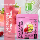 PowderVitamin Electrolytes mélange dans l'eau, goût fruité rafraîchissant.