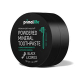 Texture minérale kaolin et bentonite utilisée pour le brossage avec Primal Life Organics.