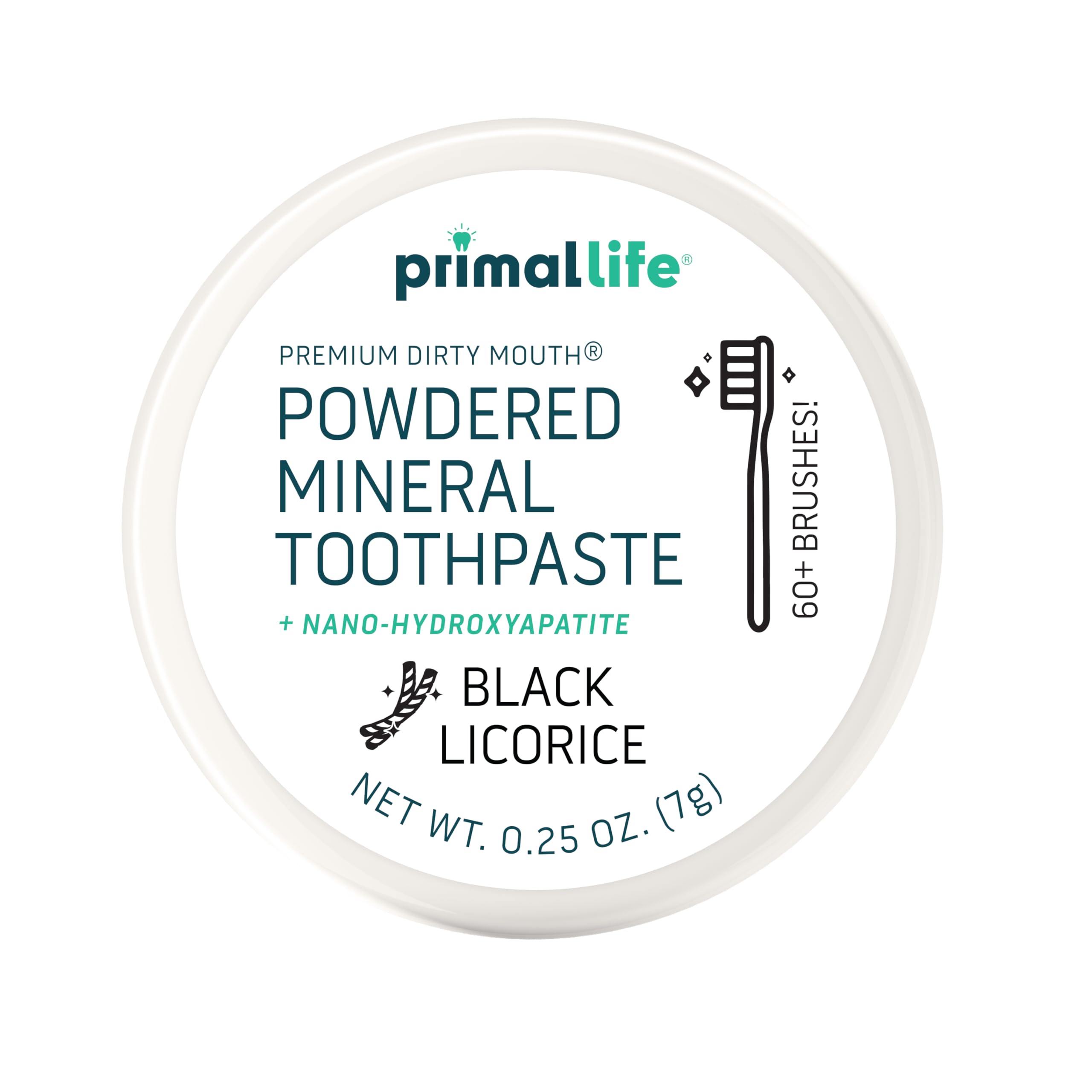 Poudre dentaire Primal Life Organics utilisée avec la brosse pour une fraîcheur durable.