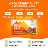 Gros plan sur les fraises et les myrtilles dans PROBAR Wholeberry Blast, saveur fruitée.