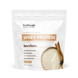 ProDough Horchata scoop : présentation pratique pour shakes riches en protéines.