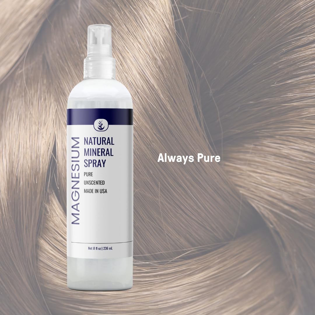 Application douce du spray magnésium Pure Original Ingredients sur la peau.