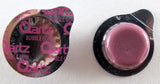 Application du Qartz Bubble Gum Polish sur une brosse à dents pour un brossage ciblé.