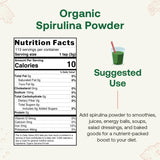 Poudre verte de spiruline bio prête à être ajoutée dans les smoothies Quay Naturals.
