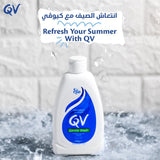 Application sous la douche avec QV Gentle Wash pour nettoyer en douceur.