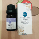 Rainbow Abby huile violette utilisée pour soin-peau et cheveux nourrissants.